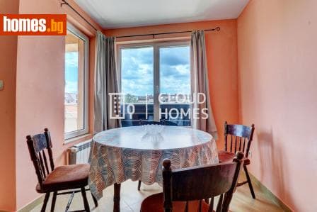 Тристаен, 93m²