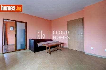 Тристаен, 93m²