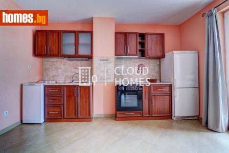 Тристаен, 93m²