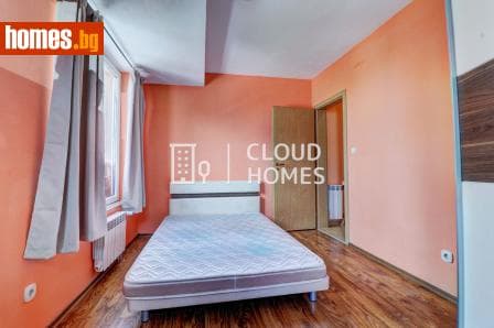 Тристаен, 93m²