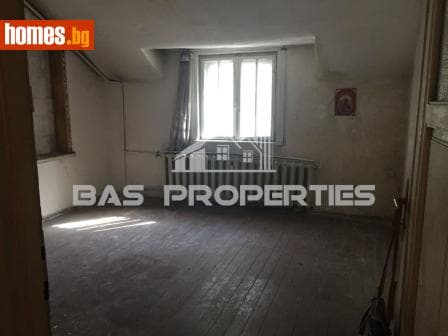 Тристаен, 88m²