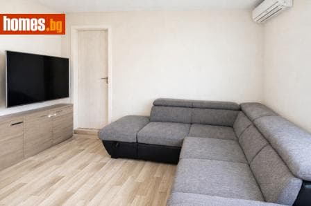 Тристаен, 74m²