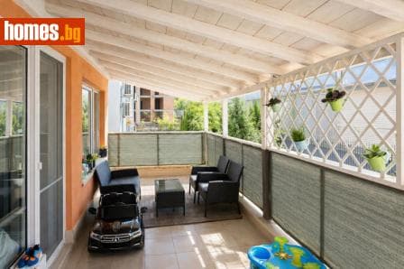 Тристаен, 74m²