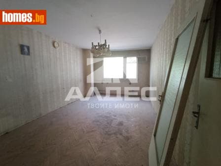 Тристаен, 74m²