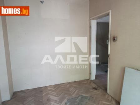 Тристаен, 74m²