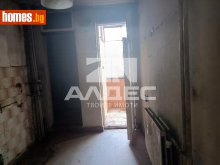 Тристаен, 74m²