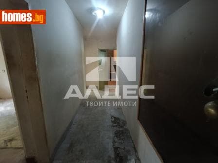 Тристаен, 74m²