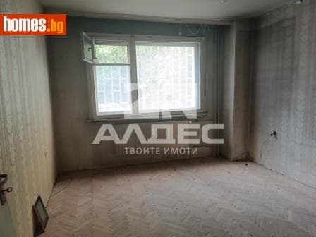 Тристаен, 74m²