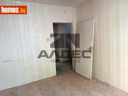 Тристаен, 74m²
