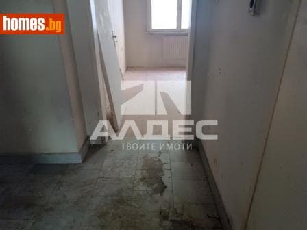 Тристаен, 74m²