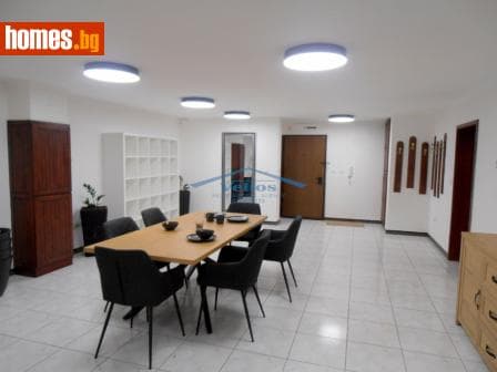 Тристаен, 107m²
