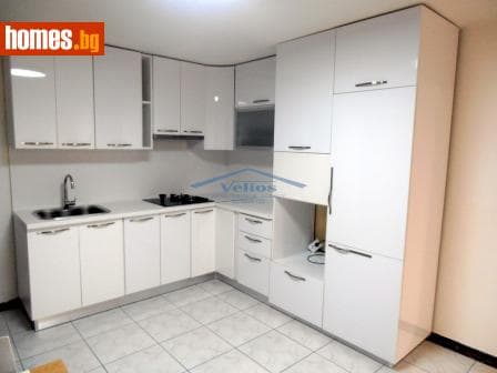 Тристаен, 107m²