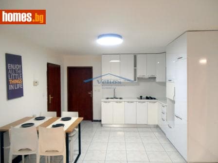 Тристаен, 107m²
