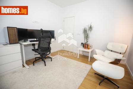 Тристаен, 140m²