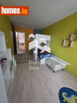 Тристаен, 152m²