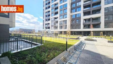 Тристаен, 102m²