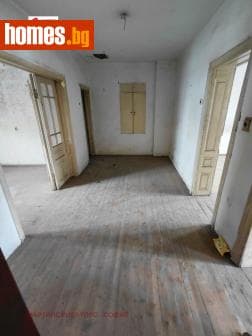 Тристаен, 86m²