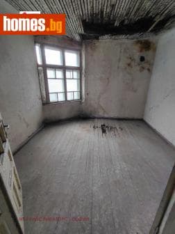 Тристаен, 86m²