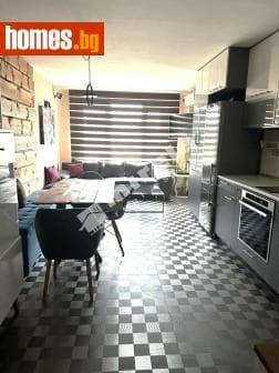 Тристаен, 72m²
