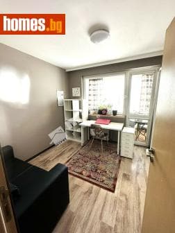 Тристаен, 72m²