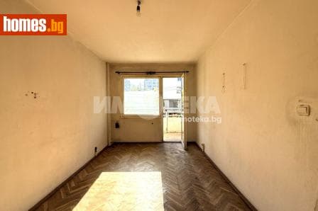 Тристаен, 90m²