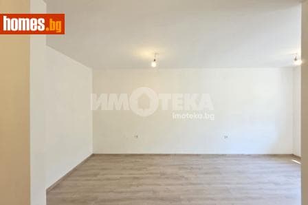Тристаен, 80m²