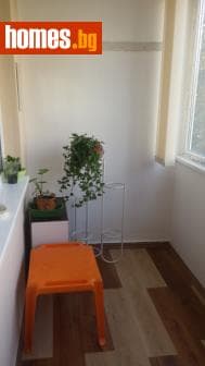 Тристаен, 80m²