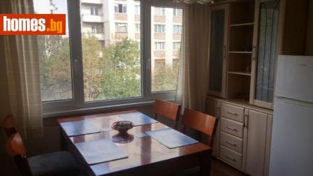 Тристаен, 80m²