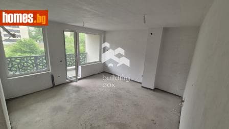 Тристаен, 84m²