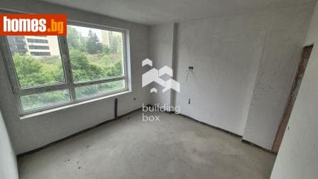 Тристаен, 84m²