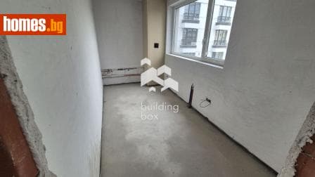 Тристаен, 84m²