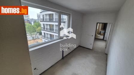 Тристаен, 84m²