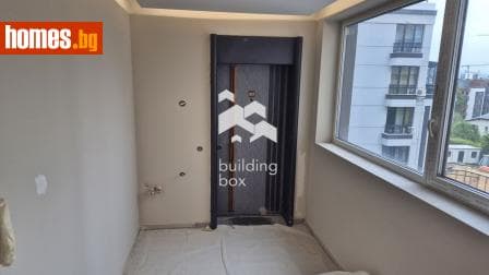 Тристаен, 84m²