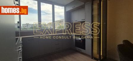 Тристаен, 70m²