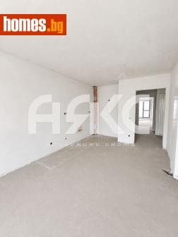 Тристаен, 135m²