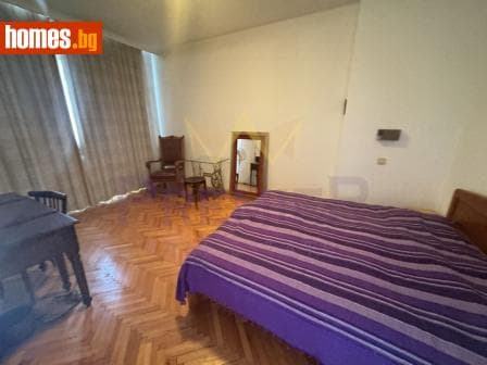 Тристаен, 70m²