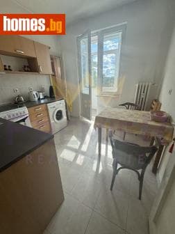 Тристаен, 70m²