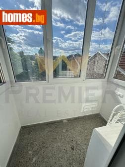 Тристаен, 70m²