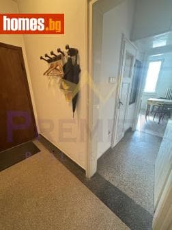 Тристаен, 70m²