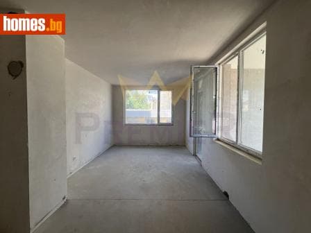 Тристаен, 98m²