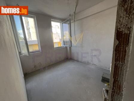 Тристаен, 98m²
