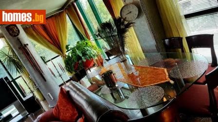 Тристаен, 132m²