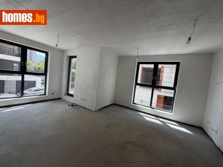 Тристаен, 93m²