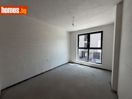 Тристаен, 93m²