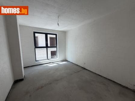 Тристаен, 93m²