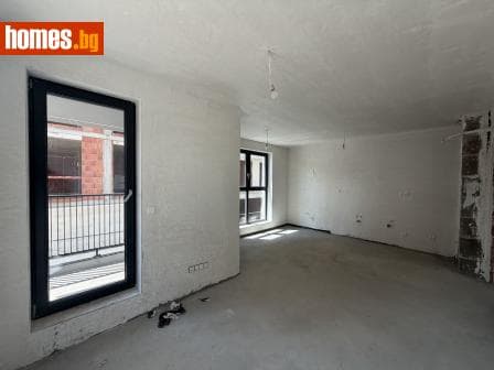 Тристаен, 93m²