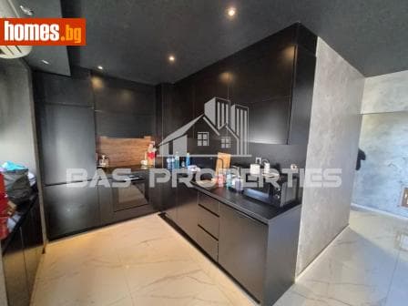 Тристаен, 127m²