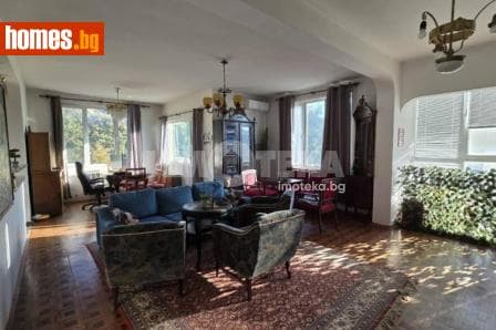 Тристаен, 132m²