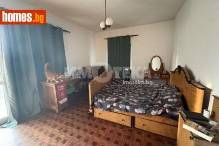 Тристаен, 132m²