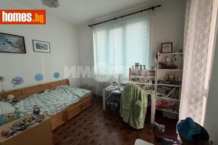 Тристаен, 132m²